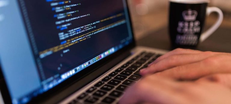 Projetos de software: internalizar, terceirizar ou apostar em modelos híbridos?