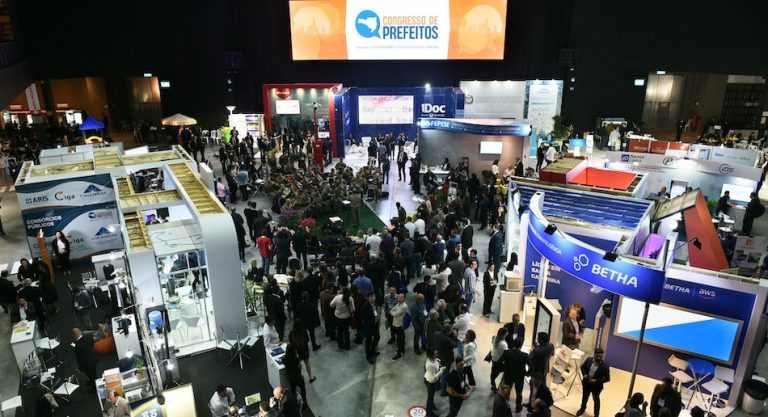 Digitalização, georreferenciamento e conectividade: soluções auxiliam municípios a reduzir custos e ampliar serviços à população