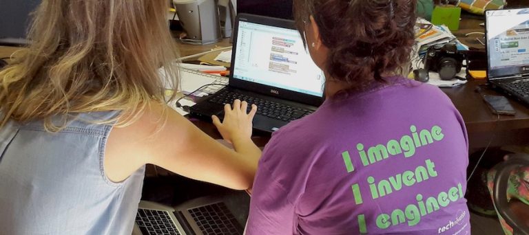 Iniciativa ensina programação para meninas em Florianópolis e seleciona projetos para apresentação nos EUA