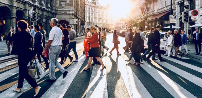 Como a parceria entre cidadãos, poder público e empresas pode desenvolver cidades inteligentes?