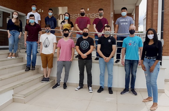 Programa gratuito de formação de desenvolvedores tem inscrições abertas até sexta-feira (26)