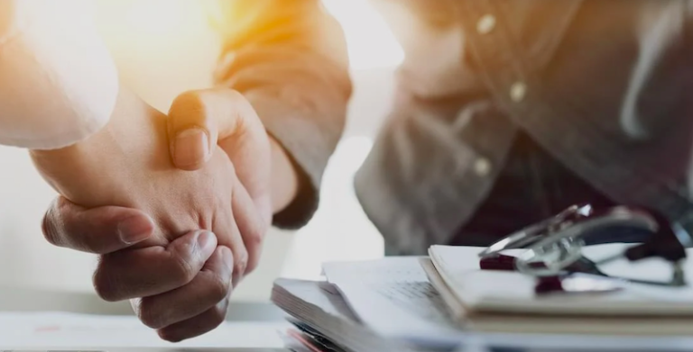 Fusões e aquisições batem recorde em 2021 e se consolidam como estratégia de crescimento