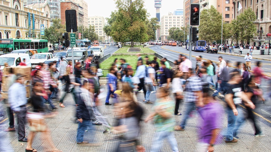 Novas tecnologias ajudam a navegar cenários complexos e guiar decisões estratégicas e estabelecem novos paradigmas e desafios aos governantes.