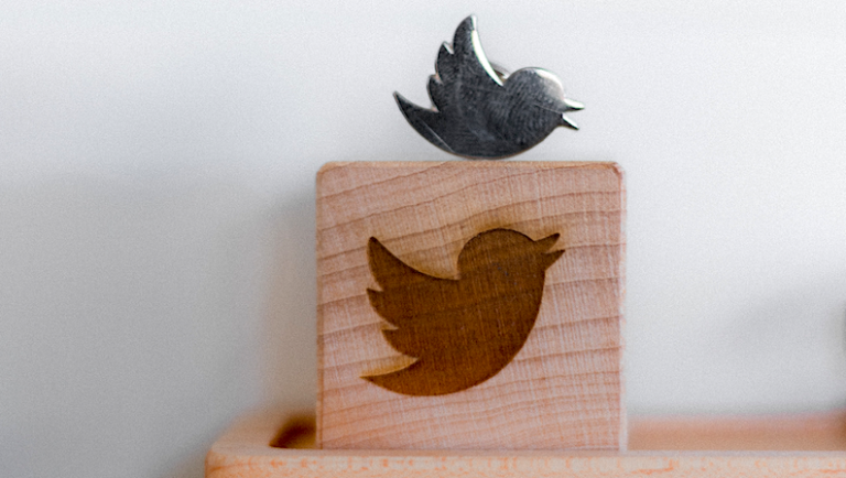 Operações de compra pouco prováveis - ou agressivas, como a de Elon Musk à rede social - podem se tornar realidade num piscar de olhos