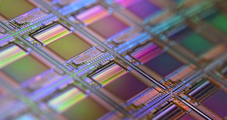 Os semicondutores são indiscutivelmente uma das maiores revoluções da humanidade nos últimos dois séculos. Eles basicamente são o cérebro