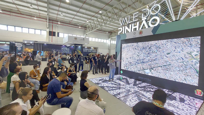 Futurista Cecilia Tham abre evento em Curitiba mostrando como gestores públicos podem usar o metaverso para potencializar tecnologias urbanas