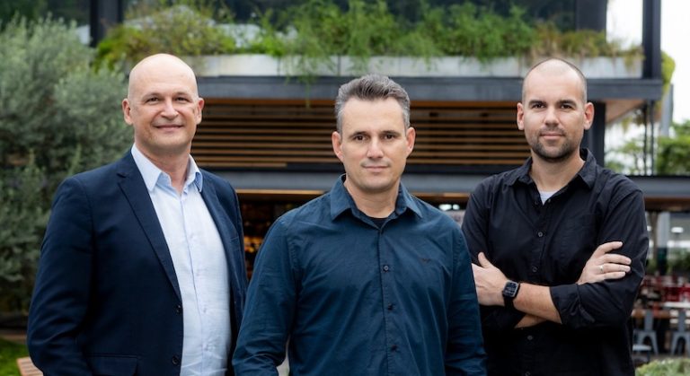 Publicação inédita no país, organizada pelos empreendedores Daniel Leipnitz, Alexandre Noronha e Rodrigo Lóssio, tem pré-lançamento no Startup Summit 2023 e apresenta as principais etapas da travessia pelo ecossistema de internacionalização.