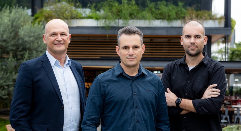 Publicação inédita no país, organizada pelos empreendedores Daniel Leipnitz, Alexandre Noronha e Rodrigo Lóssio, tem pré-lançamento no Startup Summit 2023 e apresenta as principais etapas da travessia pelo ecossistema de internacionalização.