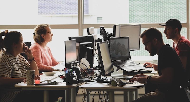 É o que mostra o mapeamento de demanda e perfil de talentos para tecnologia, lançado por ACATE e Sebrae Startups. Maior parte das vagas deve ser em regime remoto ou híbrido.