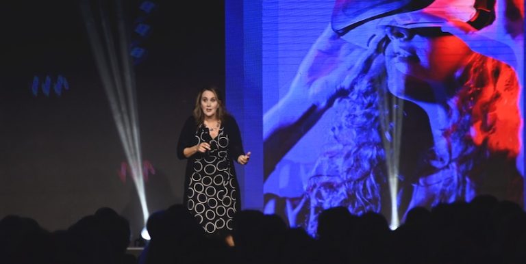 “O cérebro das novas gerações está mudando com os games. São 3 bilhões de gamers jogando por dia. E isso vai levar as pessoas a acharem a vida mais divertida no mundo digital”, afirmou Debora Piscione,