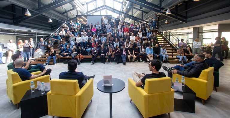 Programa Geração Caldeira quer chegar a 10 mil inscritos em todo o país. Serão selecionados 200 alunos para receber bolsa de R$ 3 mil na etapa presencial.