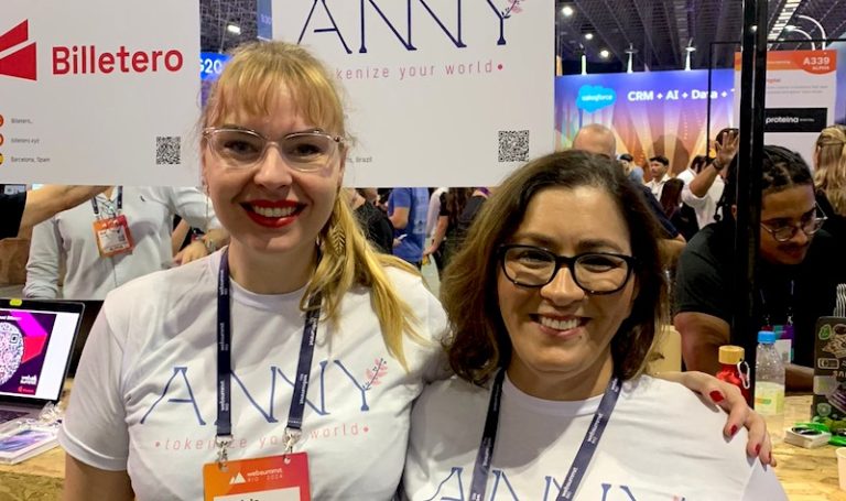 Solução apresentada pela Anny Baas, das fundadoras Daniela von Hertwig e Samantha Leal (foto), permite que qualquer pessoa ou empresa crie tokens para financiar projetos sem burocracia