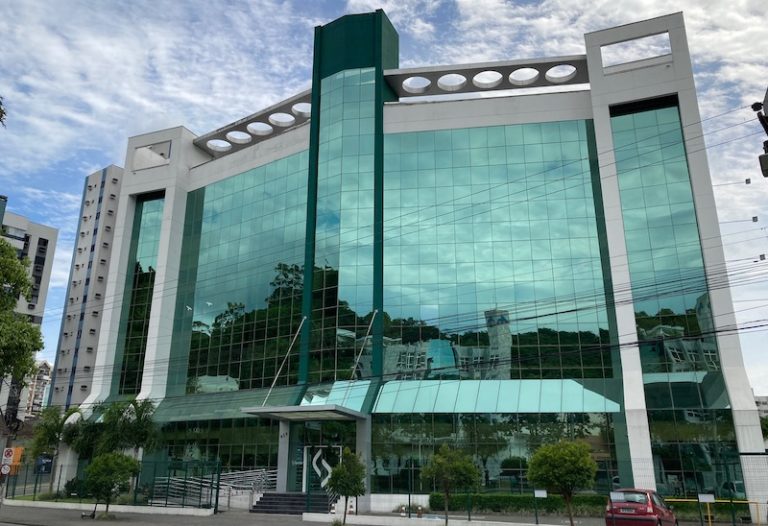 Receita líquida chega a R$ 271,6 milhões no 1º trimestre, puxada por soluções em nuvem, expansão no setor financeiro e integração de