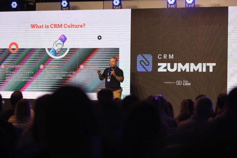 Construir uma cultura organizacional baseada em CRM é um dos maiores desafios das empresas modernas, afirma Joel Victorian, da Zoho USA, durante evento em Florianópolis