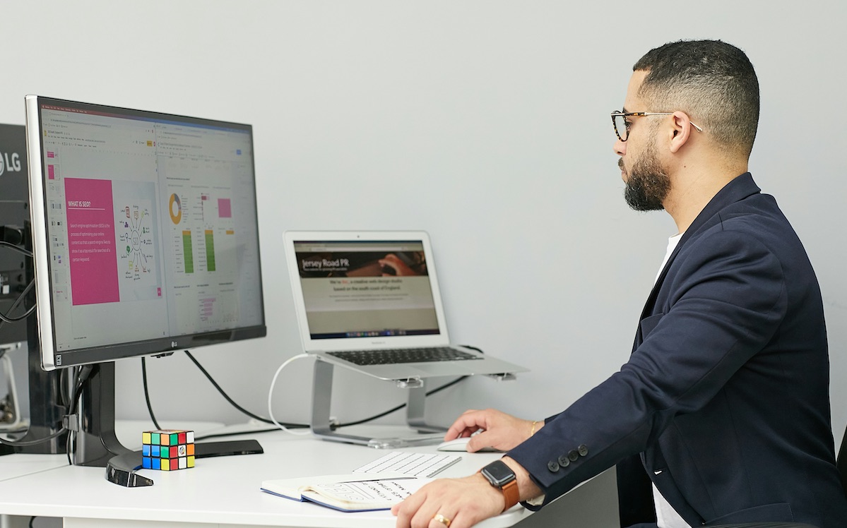 Por trás de toda a sofisticação da IA generativa, há uma verdade silenciosa e poderosa: o SQL ainda é a espinha dorsal da análise de dados.