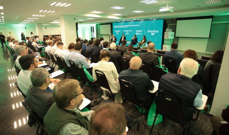 Evento reuniu empresários e executivos para discutir captação de recursos, crédito e o papel das empresas catarinenses no mercado.