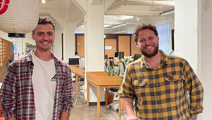 Monostate, fundada pelo brasileiro Andrew Correa e o israelense Omer Oz (foto), lança plataforma que permite criar e monetizar modelos de inteligência artificial sem programação