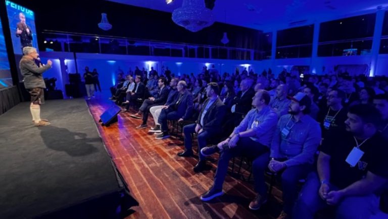 Evento gratuito promovido pelo Polo ACATE-BLUSOFT reúne especialistas em smart cities, IA e inovação na indústria e na saúde, de 14 a 23.10