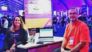 Empresas de tecnologia para varejo e finanças, respectivamente, planejam expansão comercial no mercado brasileiro e já passaram por programas de desenvolvimento do ecossistema catarinense