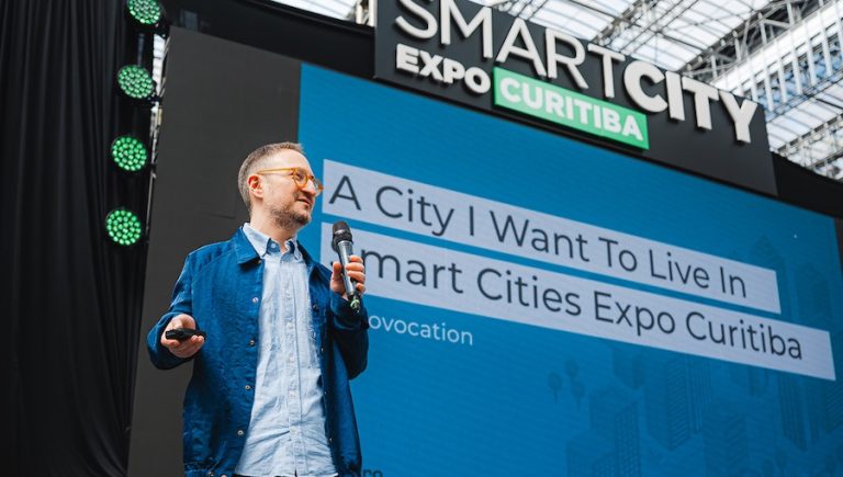 Shain Shapiro passou anos ajudando uma centena de cidades a fazer uma pergunta simples — e incômoda: e se a música fosse infraestrutura